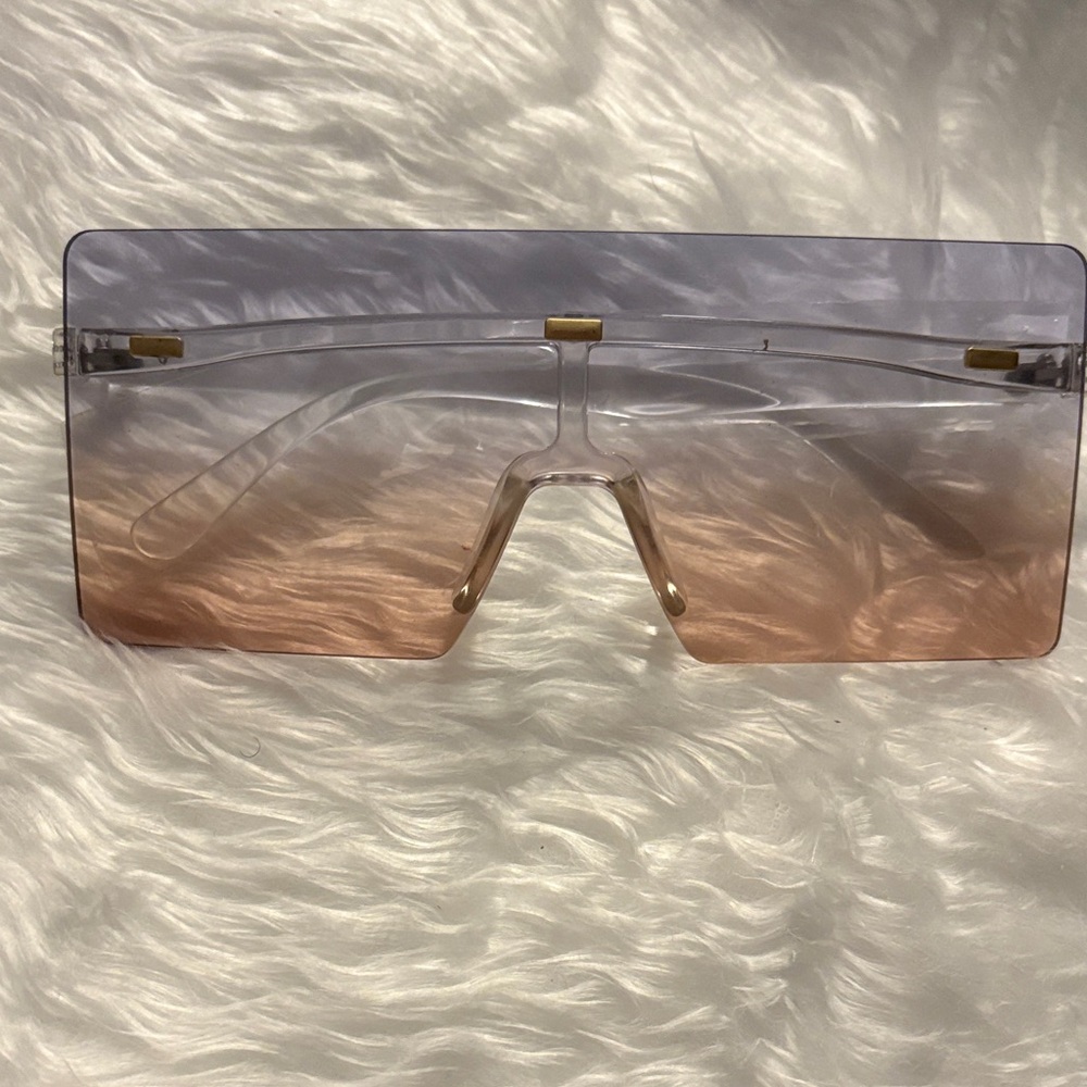 Gradient Oversized Sunglasses - Picture 4 of 4